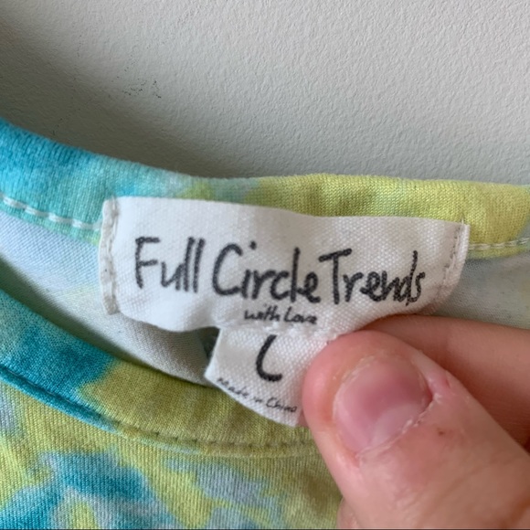 Tie Front Cropped Tank Top - Picture 4 of 5